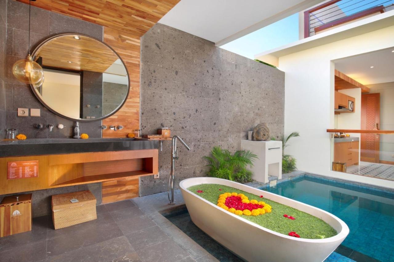 Ayona Villa Seminyak By Ini Vie Hospitality מראה חיצוני תמונה